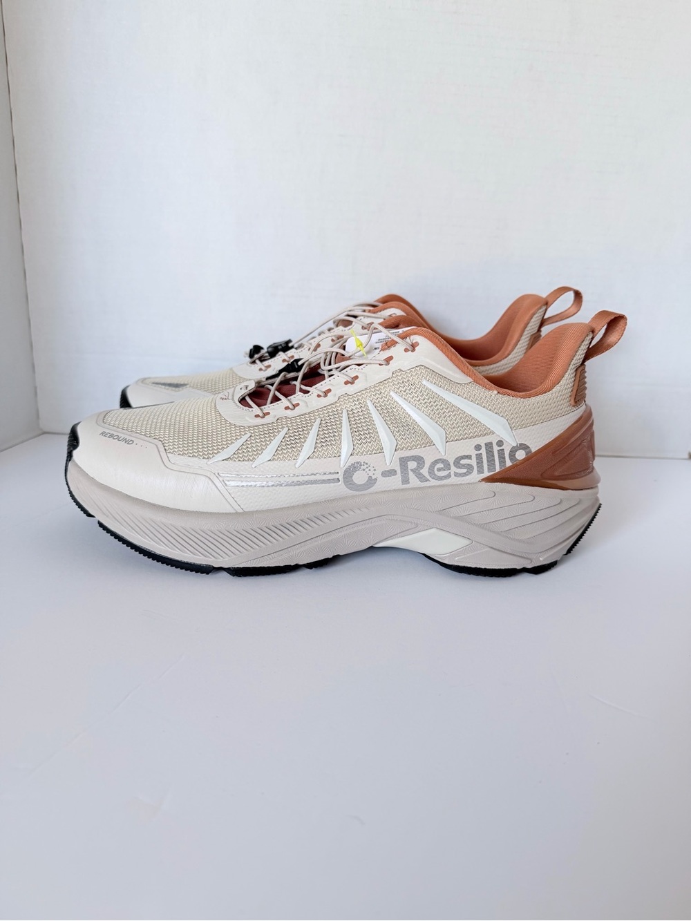 O-Resilio Men's Cream and Tan Comfort Running Sneakers